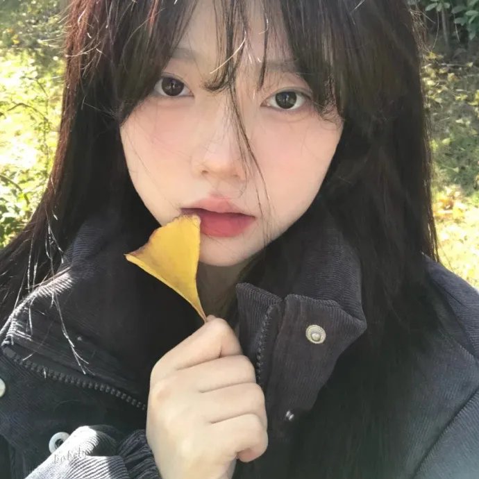 校服的裙摆海报